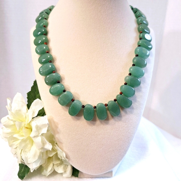 Jewelry - 🍏 Jade Necklace With Tiger Eye